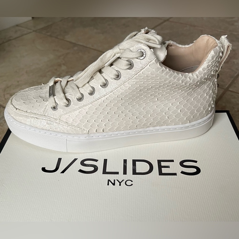 COPY - J/Slides Sneakers 7 M off W Embossed Leesa Cut